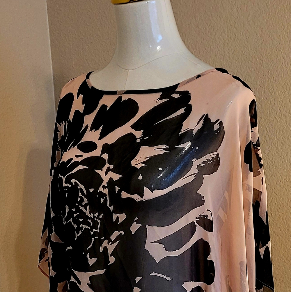 Trina Turk Black and Blush Floral Tunic Top